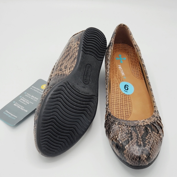 BARETRAPS POSTURE ANIMAL PRINT WOMWN SHOES SZ 6 - Picture 3 of 6
